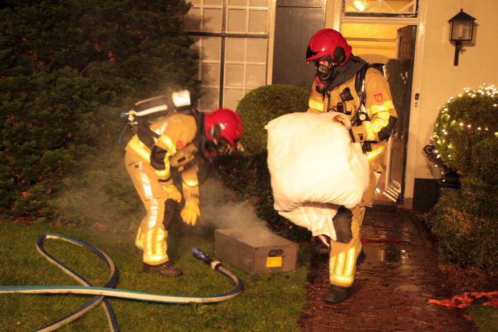 Kerstboombrand in woning snel onder controle