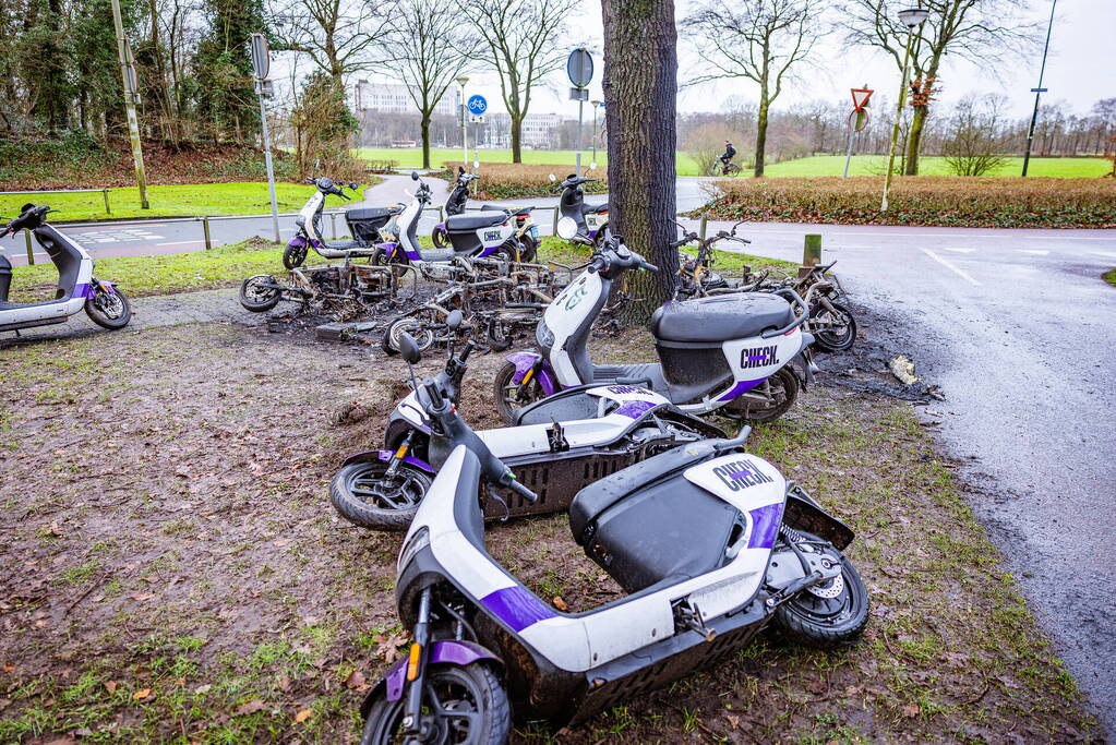 Meerdere Check-deelscooters gaan in vlammen op