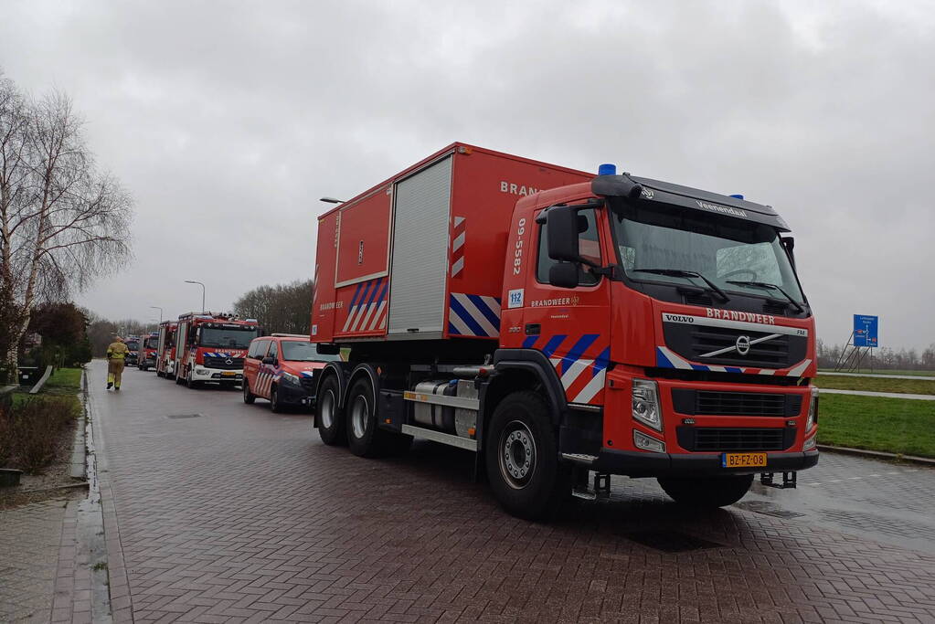 Meerdere brandweerpelotons ingezet bij zeer grote brand