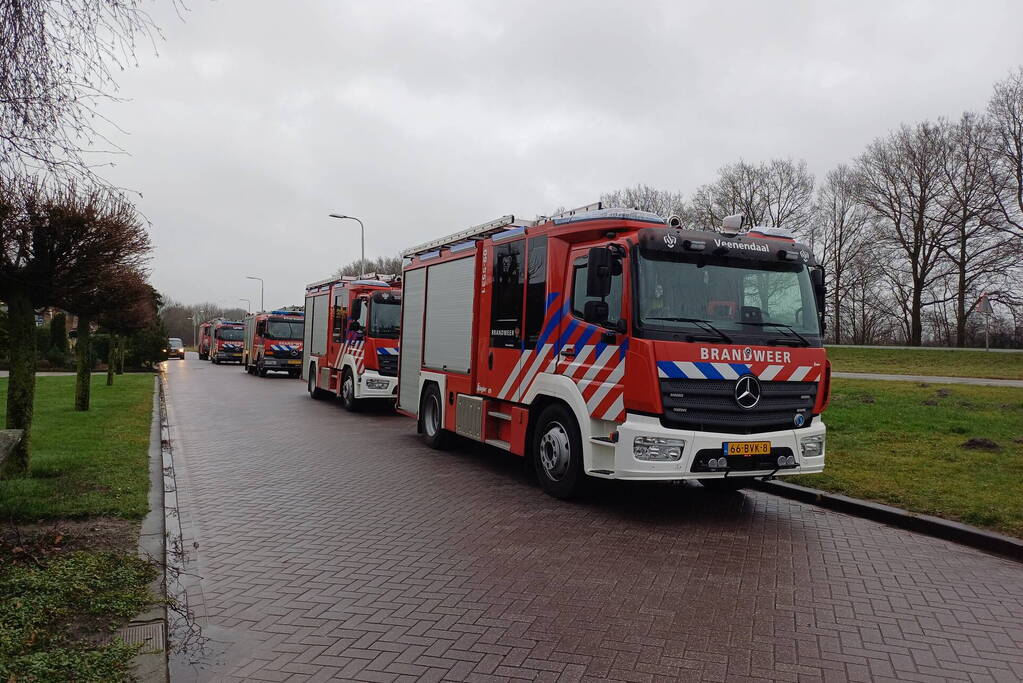 Meerdere brandweerpelotons ingezet bij zeer grote brand