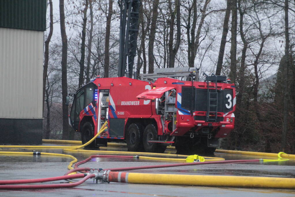 Meerdere brandweerpelotons ingezet bij zeer grote brand