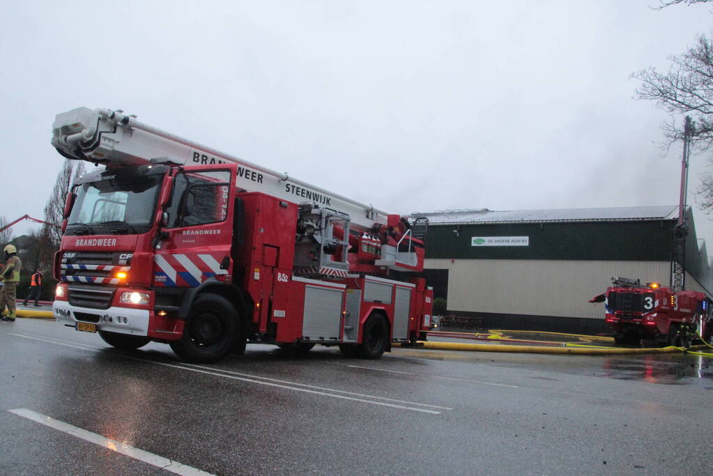 Meerdere brandweerpelotons ingezet bij zeer grote brand