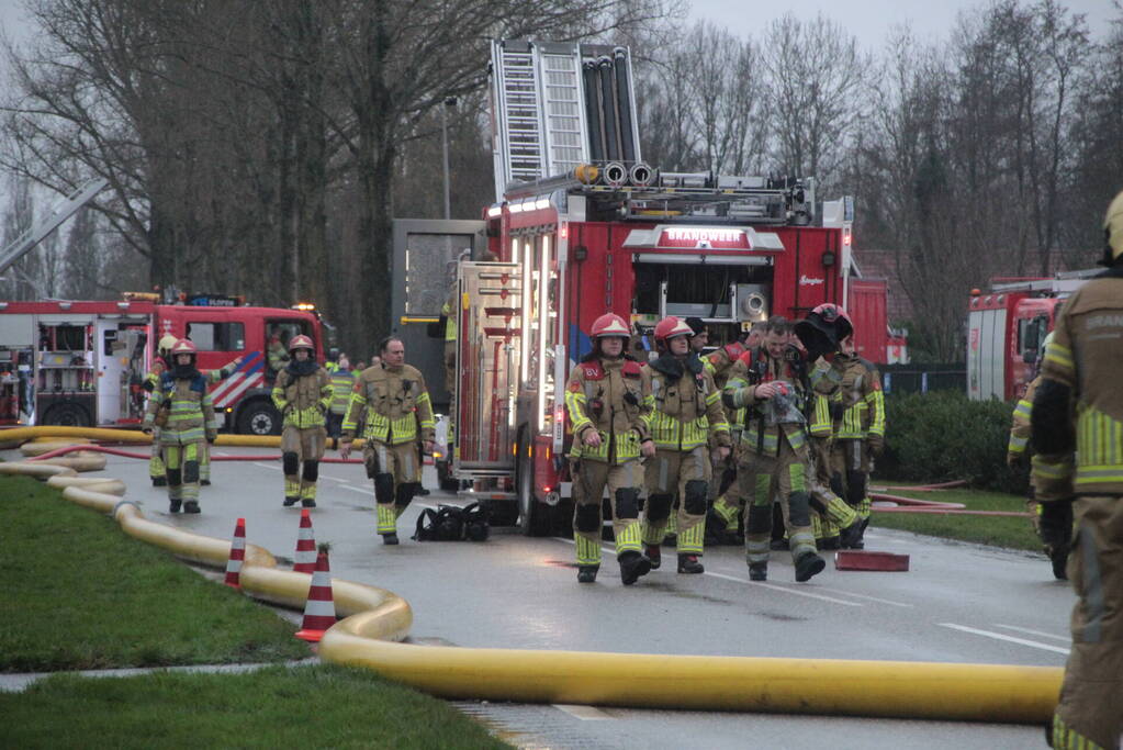 Meerdere brandweerpelotons ingezet bij zeer grote brand