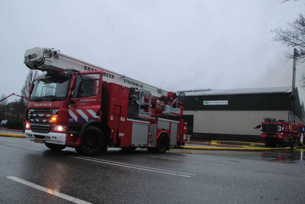 Meerdere brandweerpelotons ingezet bij zeer grote brand