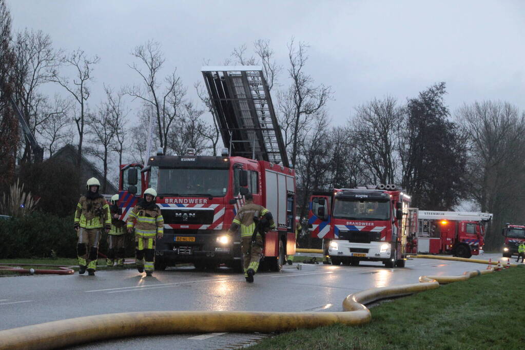 Meerdere brandweerpelotons ingezet bij zeer grote brand