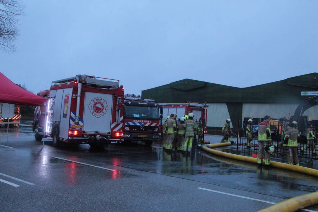 Meerdere brandweerpelotons ingezet bij zeer grote brand