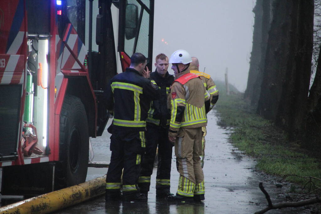 Meerdere brandweerpelotons ingezet bij zeer grote brand