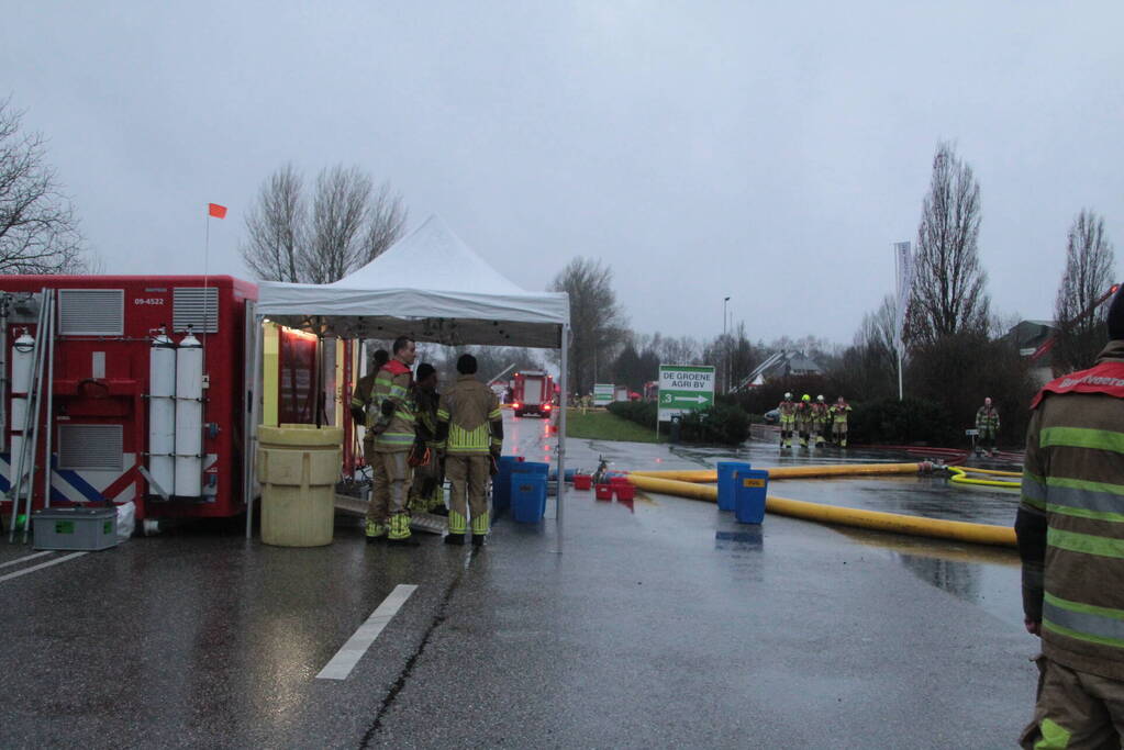 Meerdere brandweerpelotons ingezet bij zeer grote brand