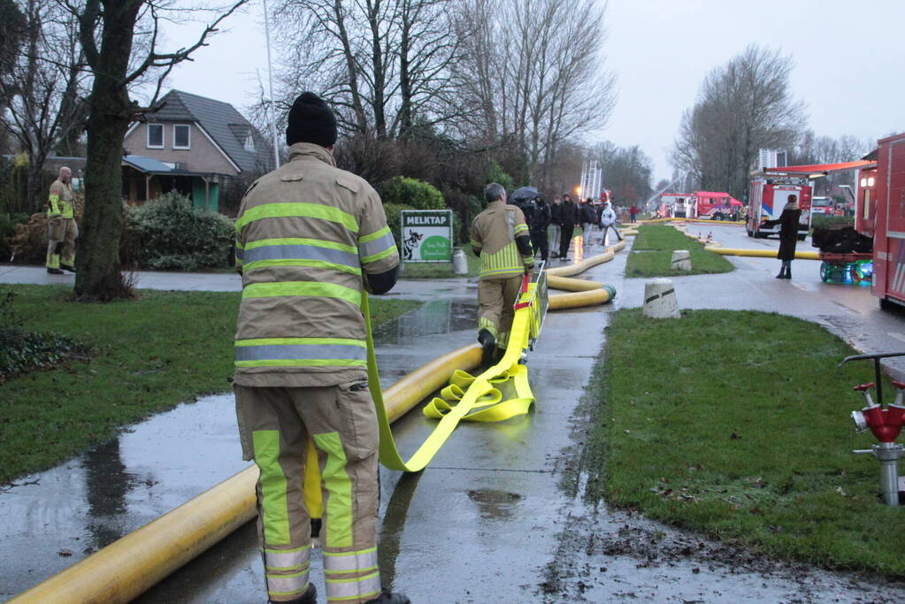 Meerdere brandweerpelotons ingezet bij zeer grote brand