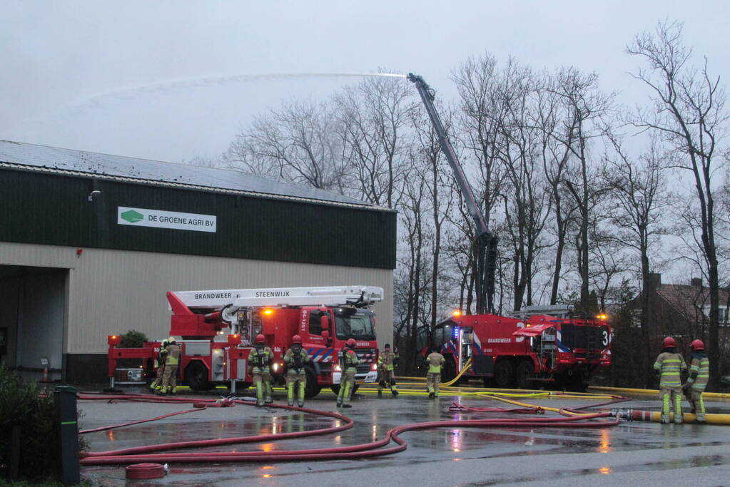 Meerdere brandweerpelotons ingezet bij zeer grote brand