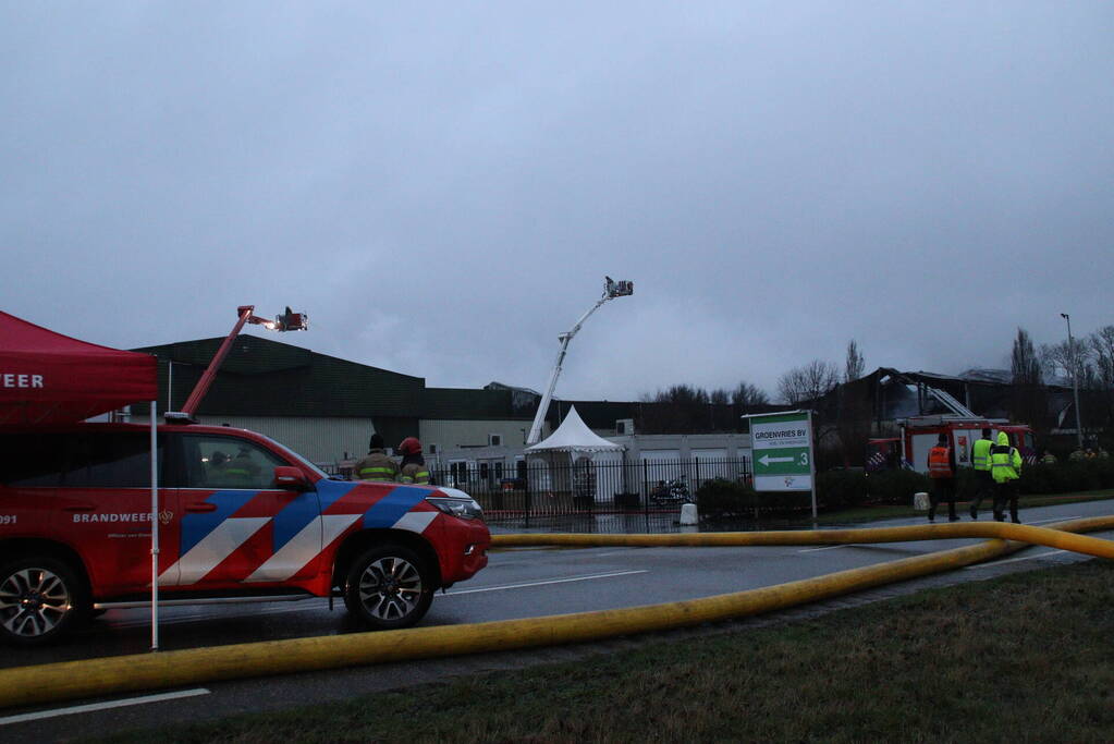 Meerdere brandweerpelotons ingezet bij zeer grote brand