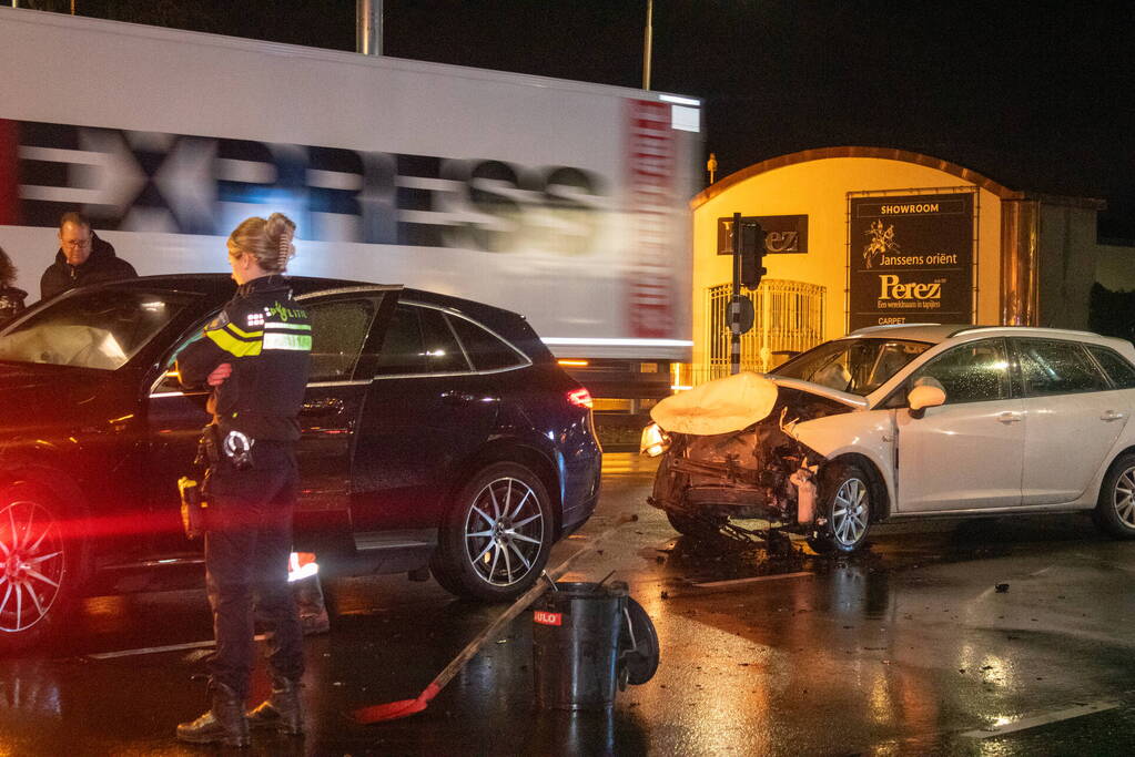 Flinke schade bij ongeval op kruising