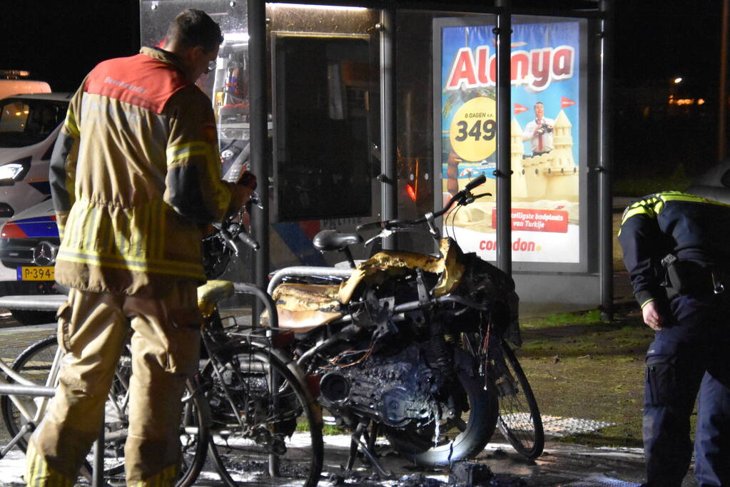 Scooter verwoest door brand