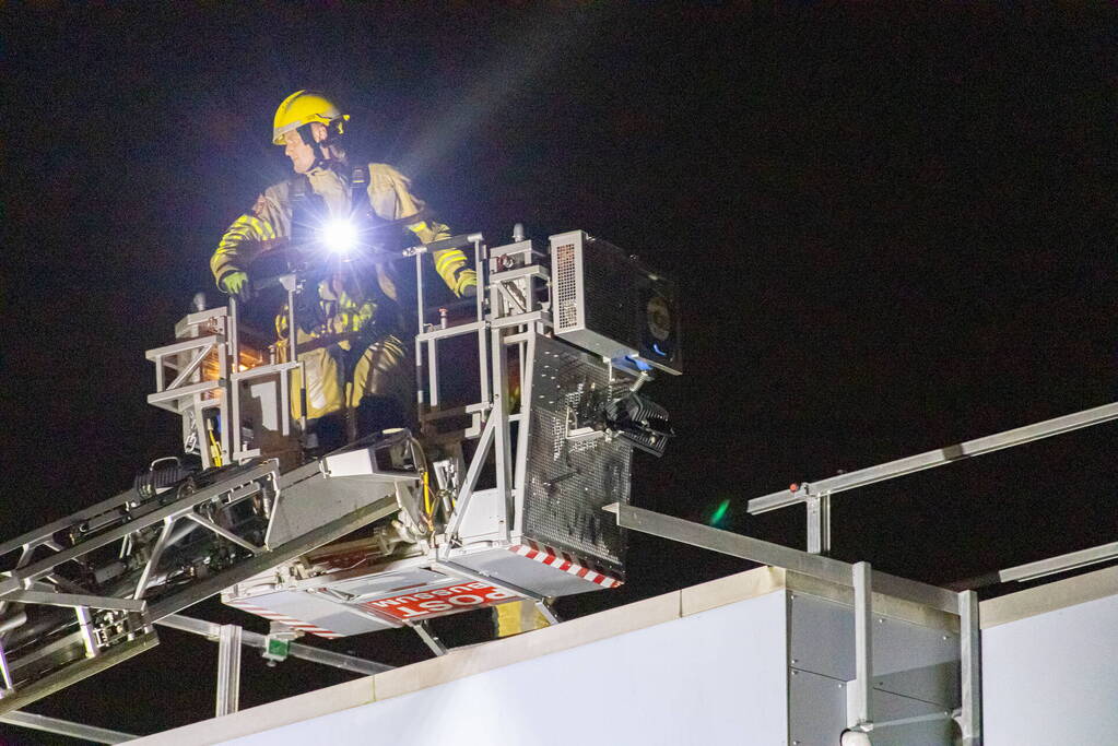 Bouwmateriaal dreigt van flat te waaien