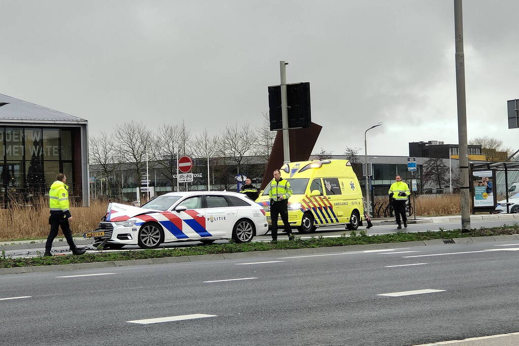 Politievoertuig betrokken bij ongeval tijdens achtervolging