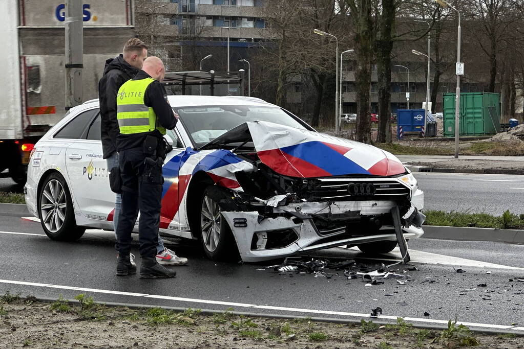 Politievoertuig betrokken bij ongeval tijdens achtervolging