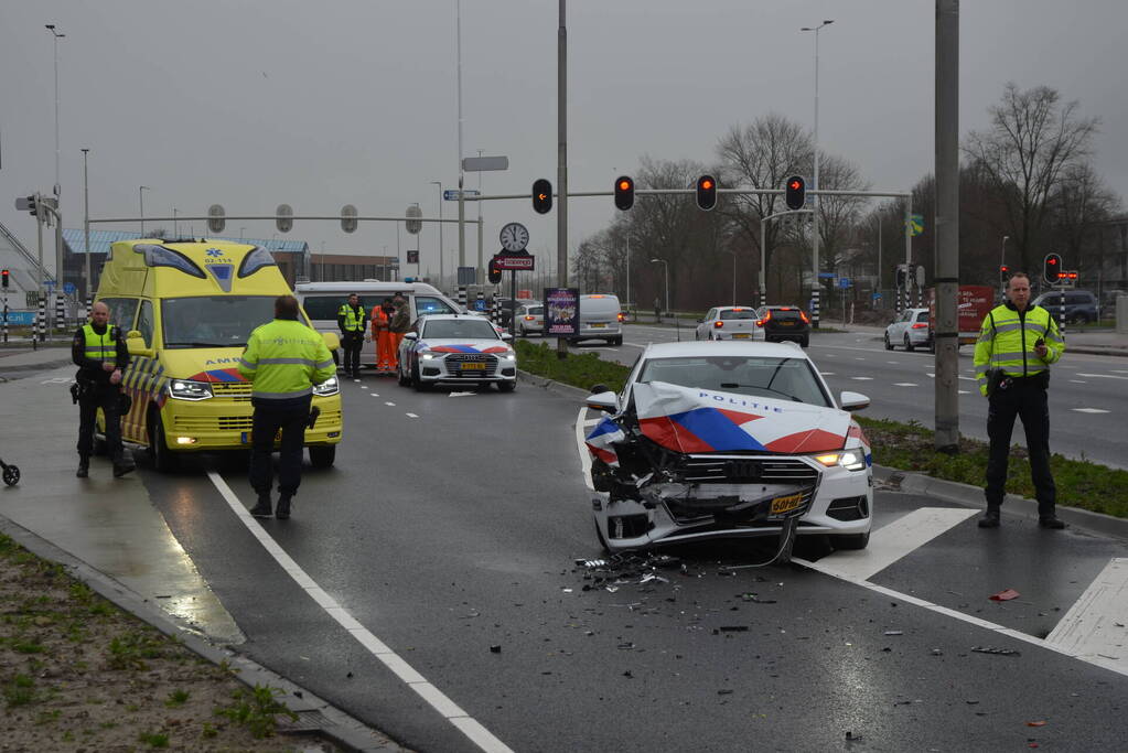 Politievoertuig betrokken bij ongeval tijdens achtervolging