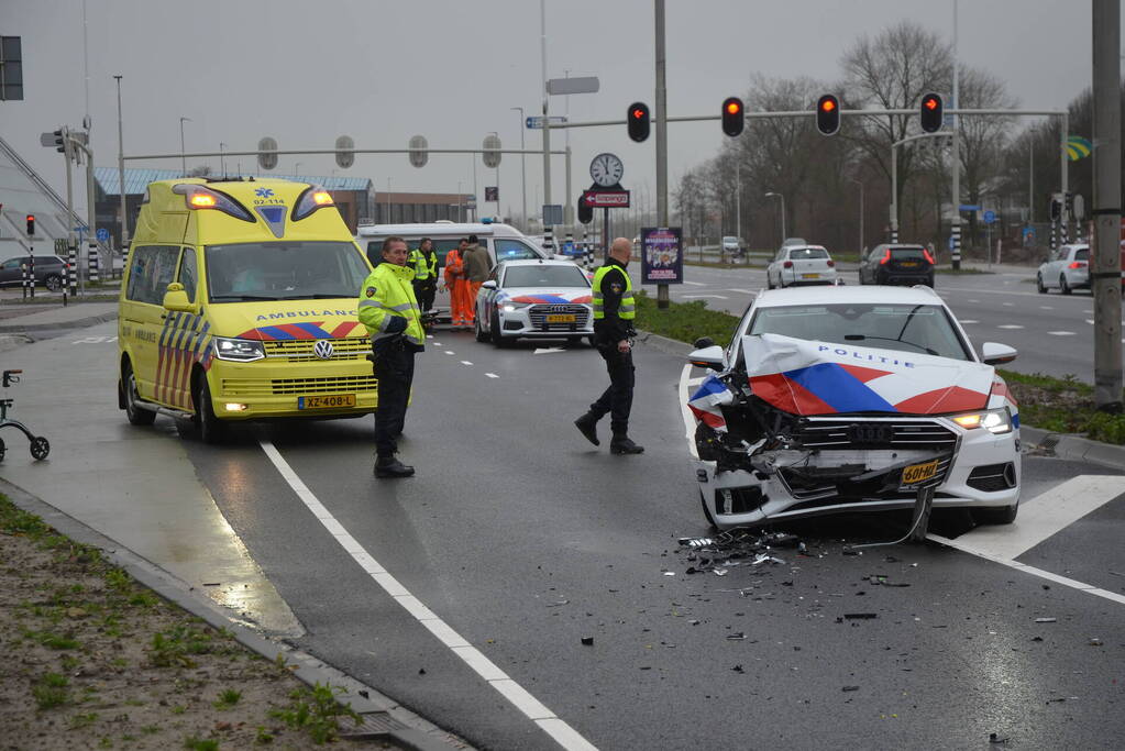 Politievoertuig betrokken bij ongeval tijdens achtervolging