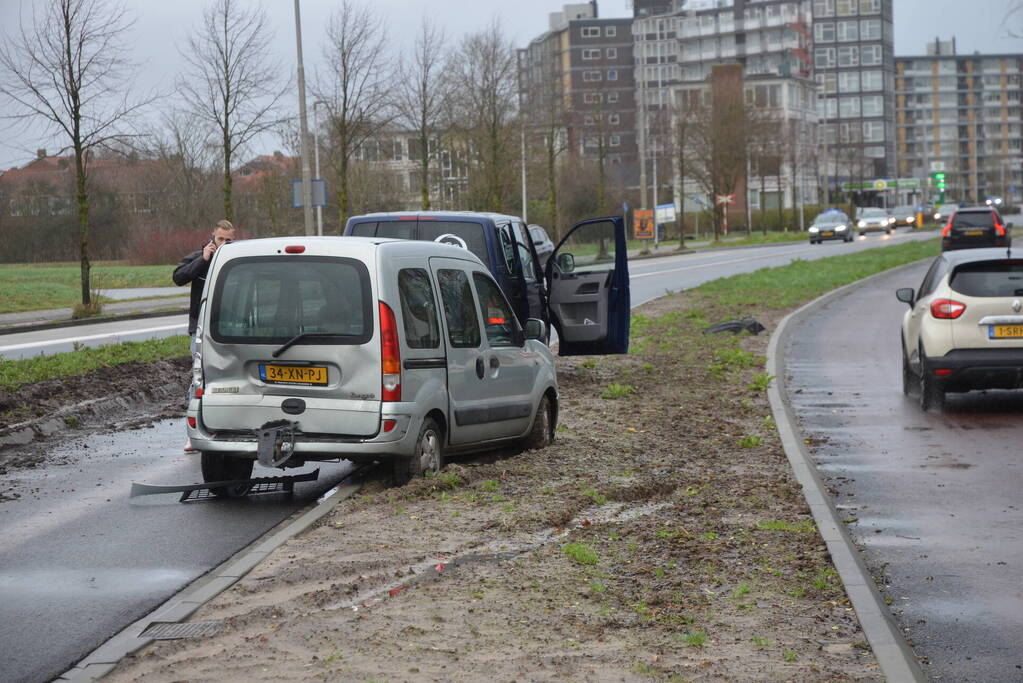 Politievoertuig betrokken bij ongeval tijdens achtervolging