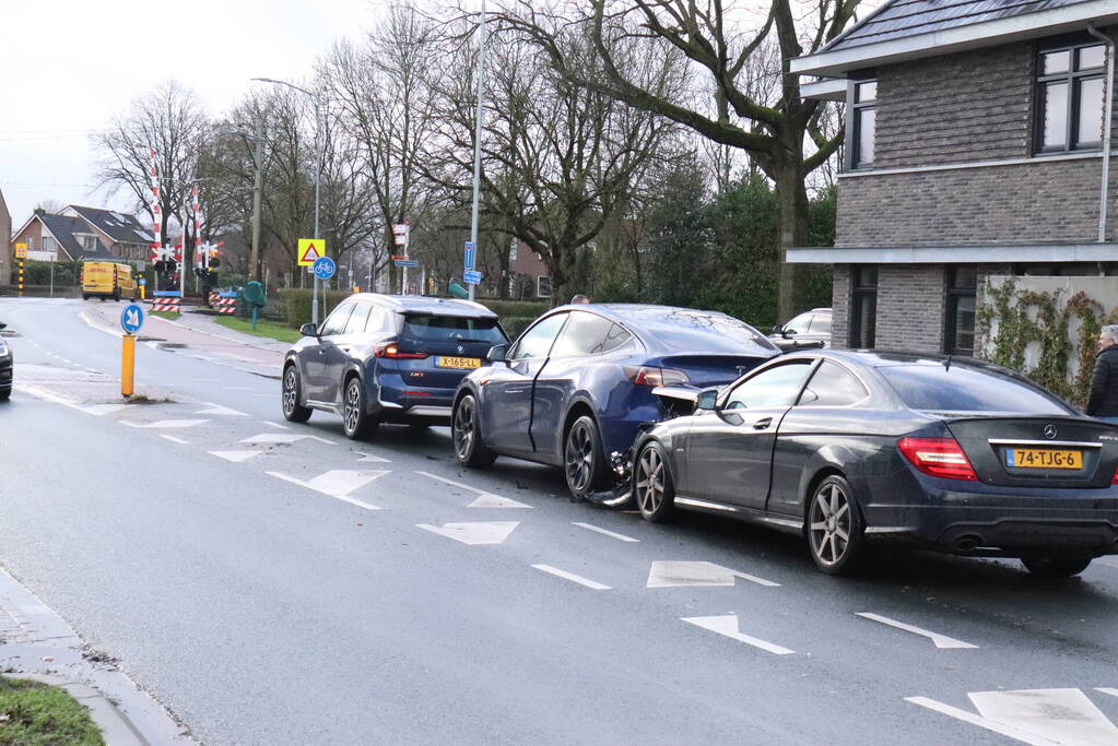 Drie voertuigen betrokken bij ongeval