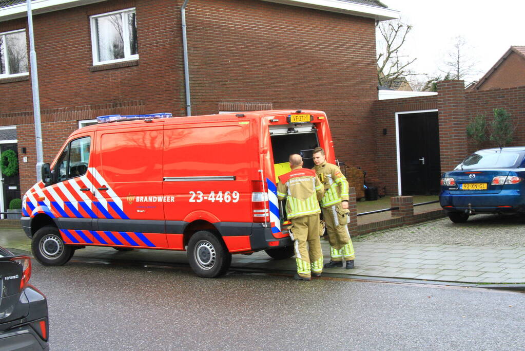 Brandweer pompt ondergelopen kelder leeg