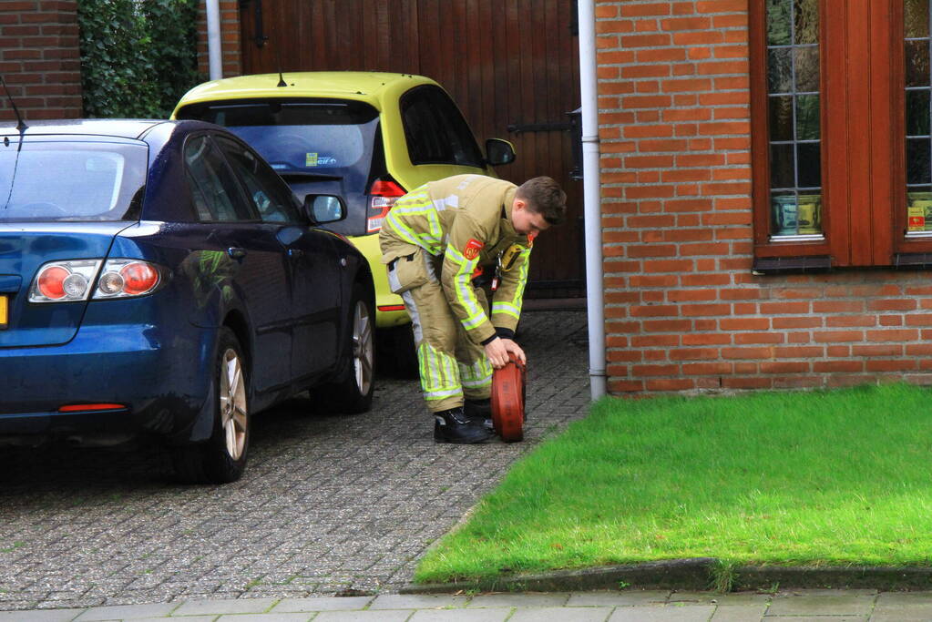 Brandweer pompt ondergelopen kelder leeg