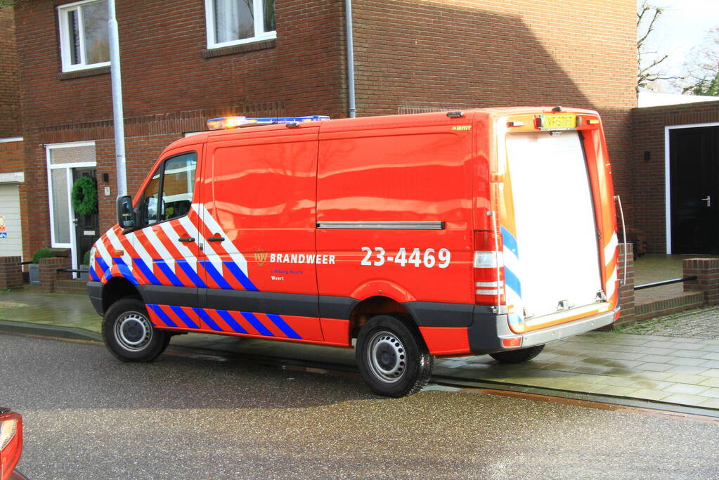 Brandweer pompt ondergelopen kelder leeg