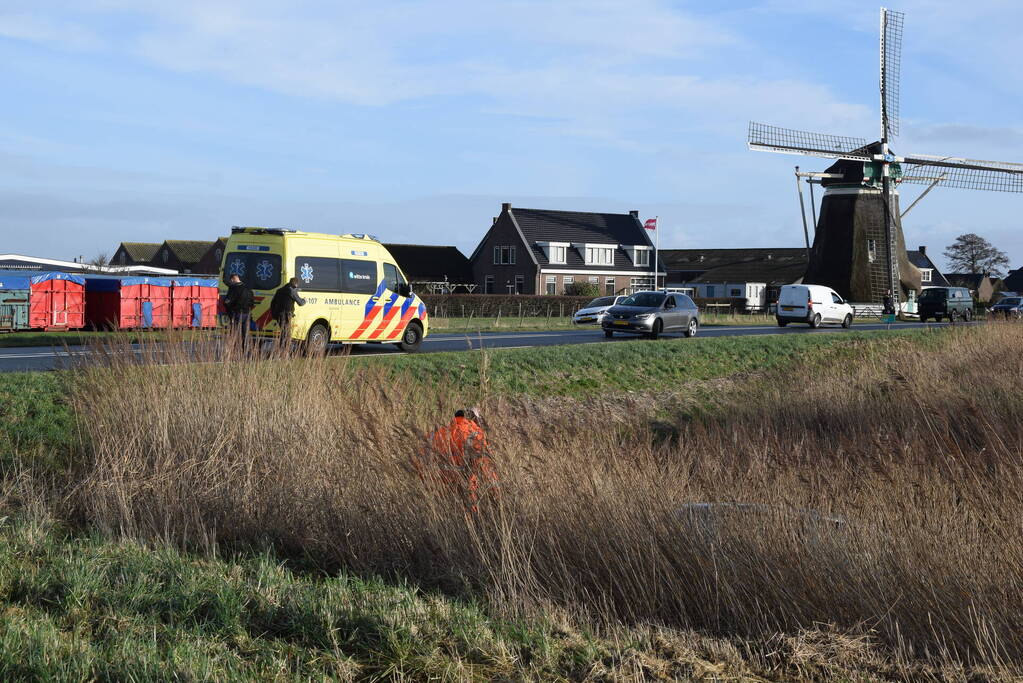 Bestelbus en personenauto botsen op bekende kruising