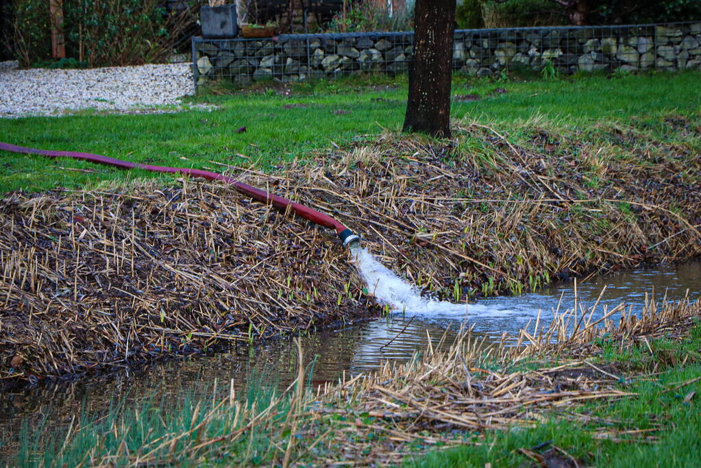 Kelder volgelopen met water door gesprongen waterleiding