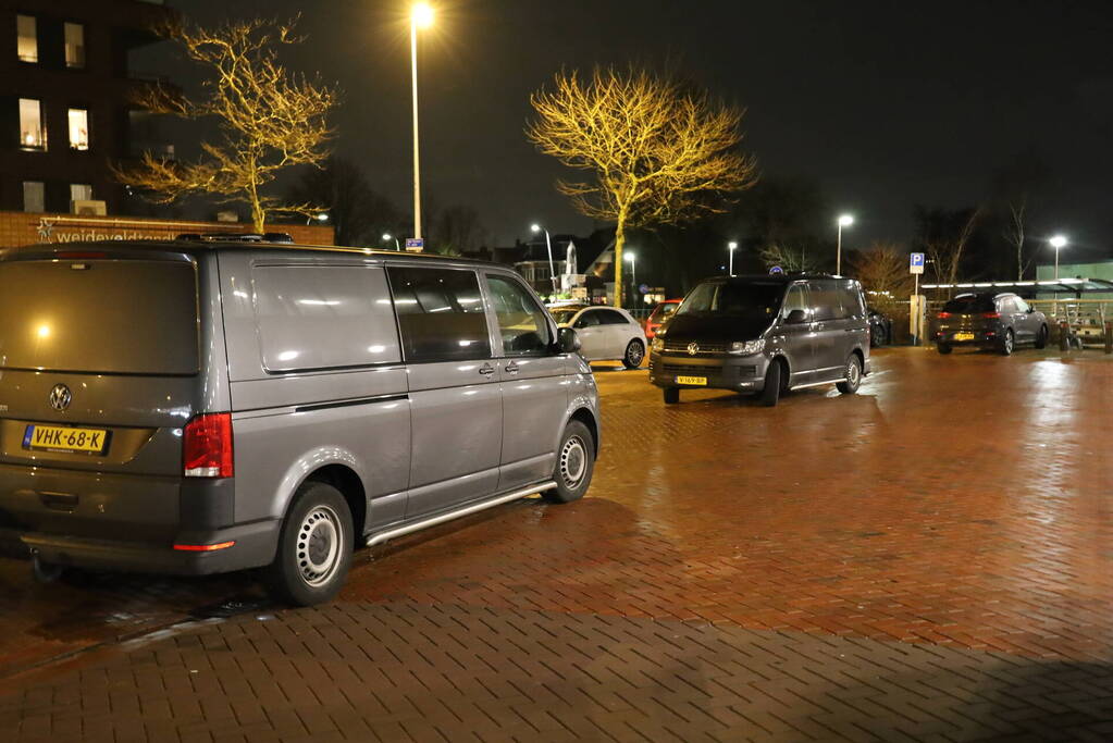 Aanhoudingen na vuurwapen melding op station