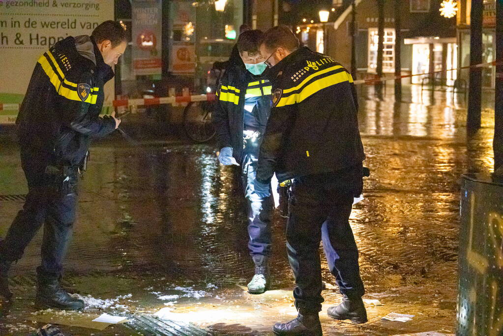 Persoon zwaargewond op straat aangetroffen