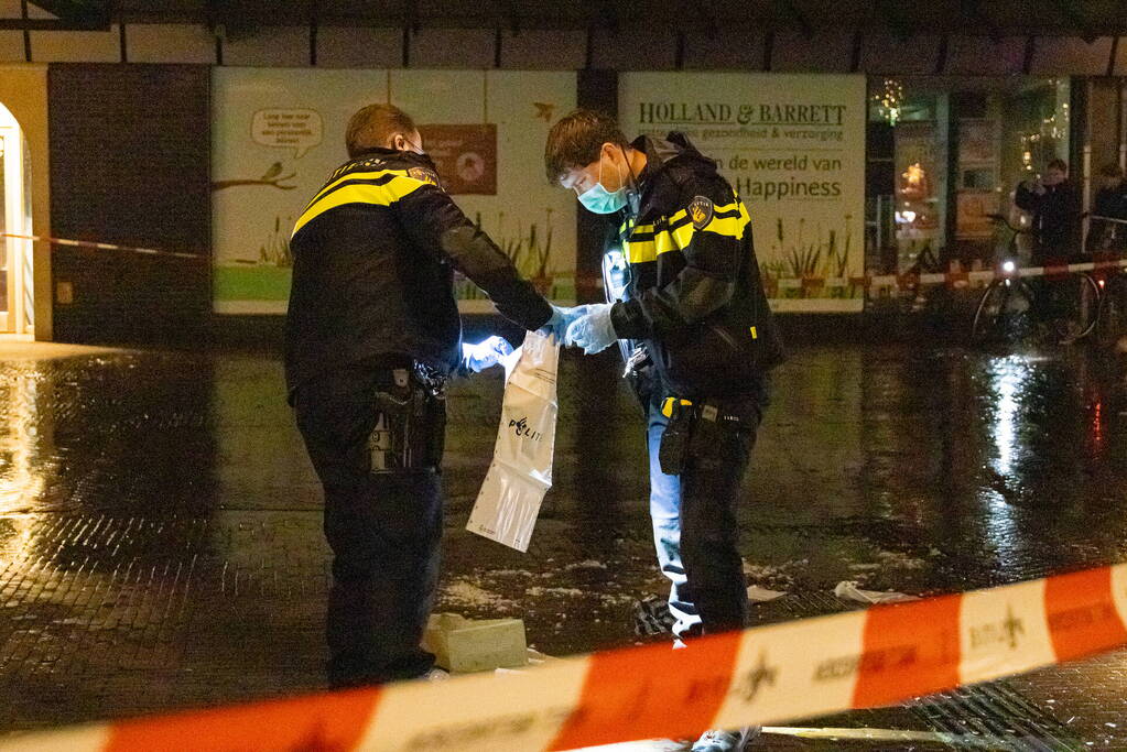 Persoon zwaargewond op straat aangetroffen