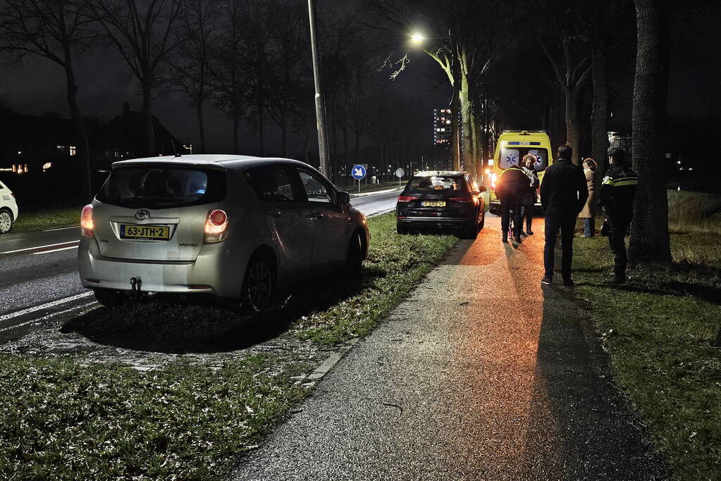 Kind nagekeken na botsing tussen twee auto's