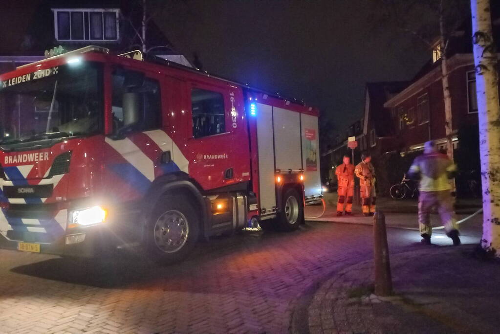 Brand in grote stapel kerstbomen