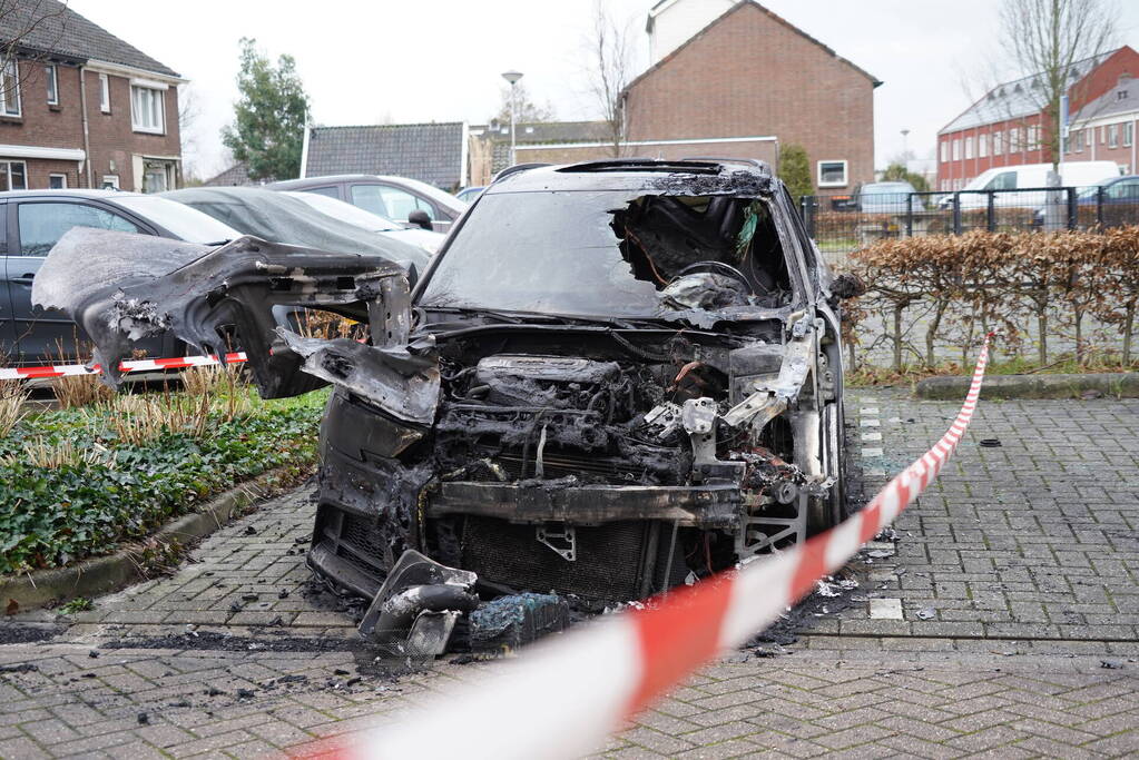 Onderzoek naar brand in geparkeerde auto