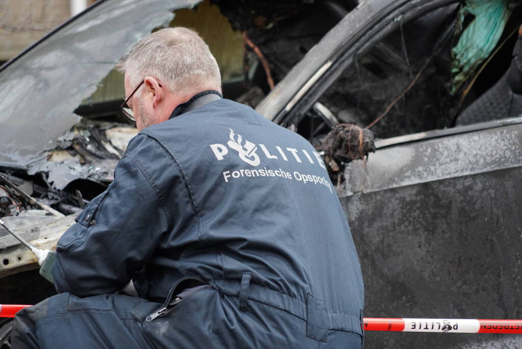 Onderzoek naar brand in geparkeerde auto