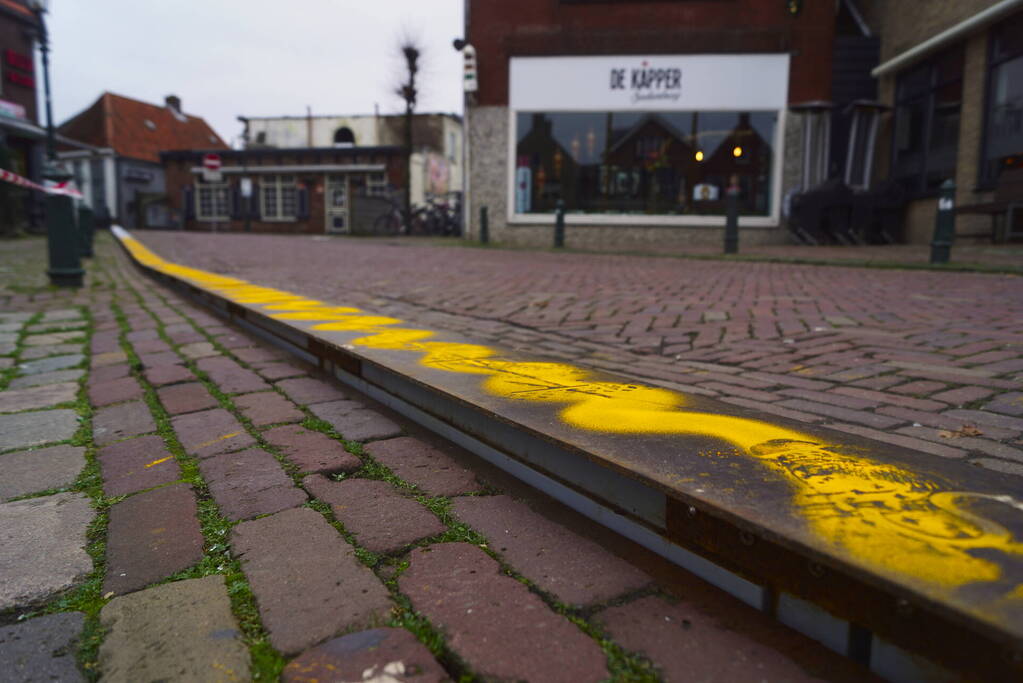 Gemeente brengt markering aan op waterkering