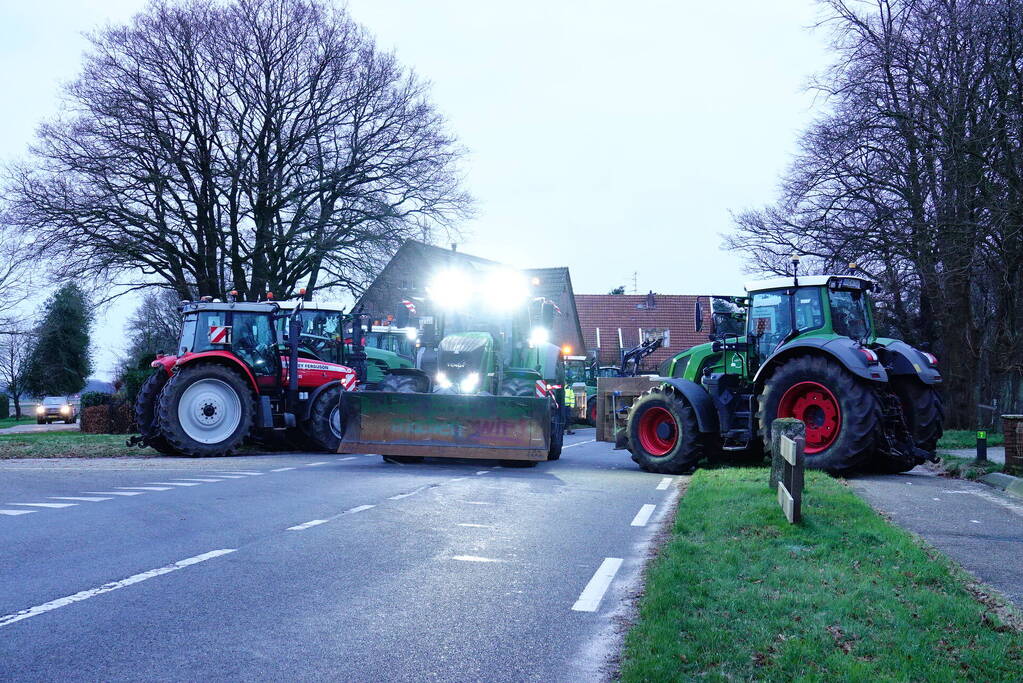 Duitse boeren blokkeren grens bij Hardenberg