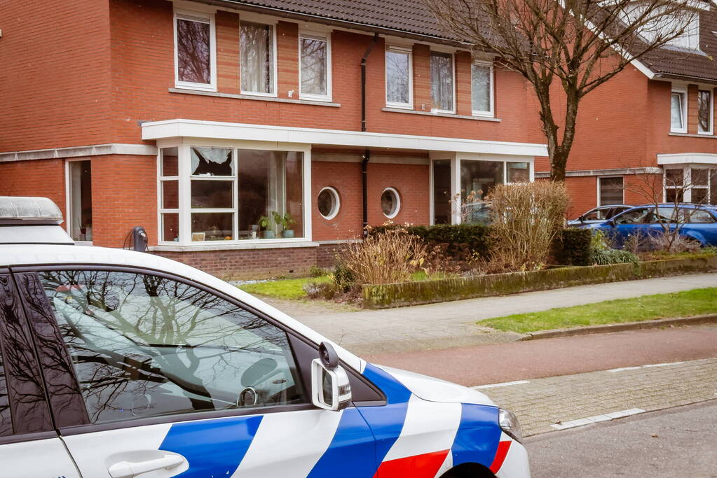 Ruit ingeslagen bij woninginbraak in Nieuwland