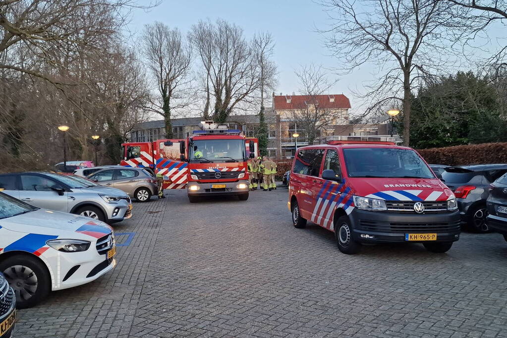 Bewoner asielzoekers centrum steekt bed in brand