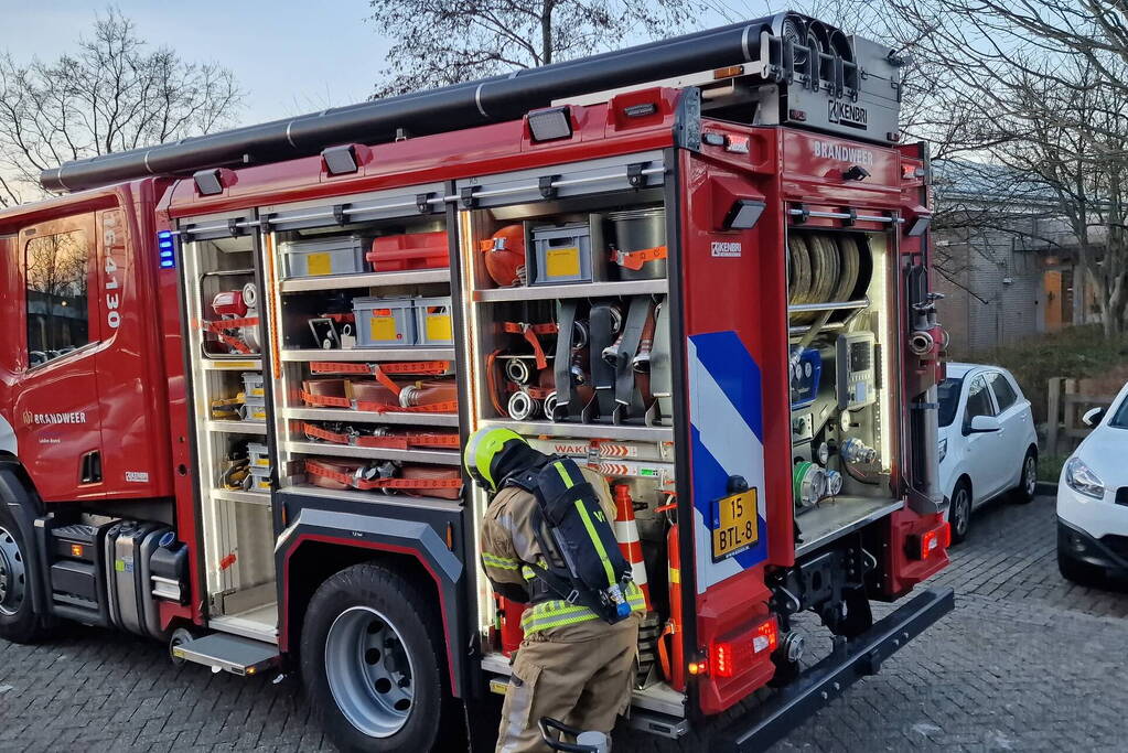 Bewoner asielzoekers centrum steekt bed in brand