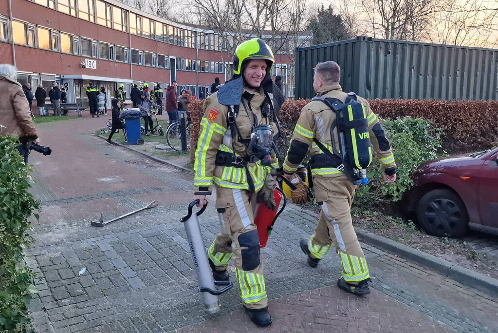 Bewoner asielzoekers centrum steekt bed in brand