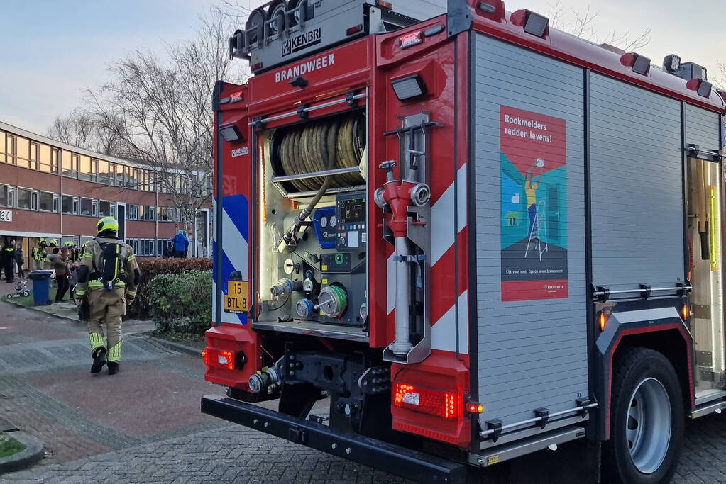 Bewoner asielzoekers centrum steekt bed in brand