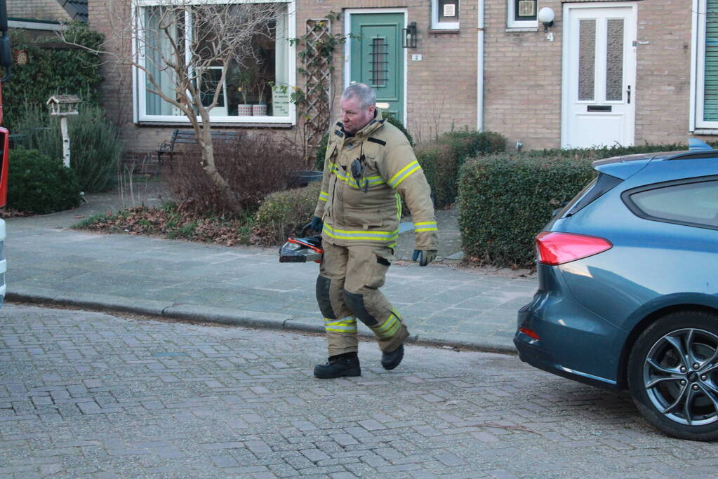 Voet van kind komt tussen spaken