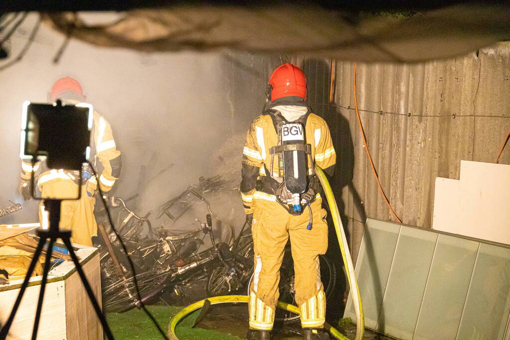 Veel rook bij brand in schuur