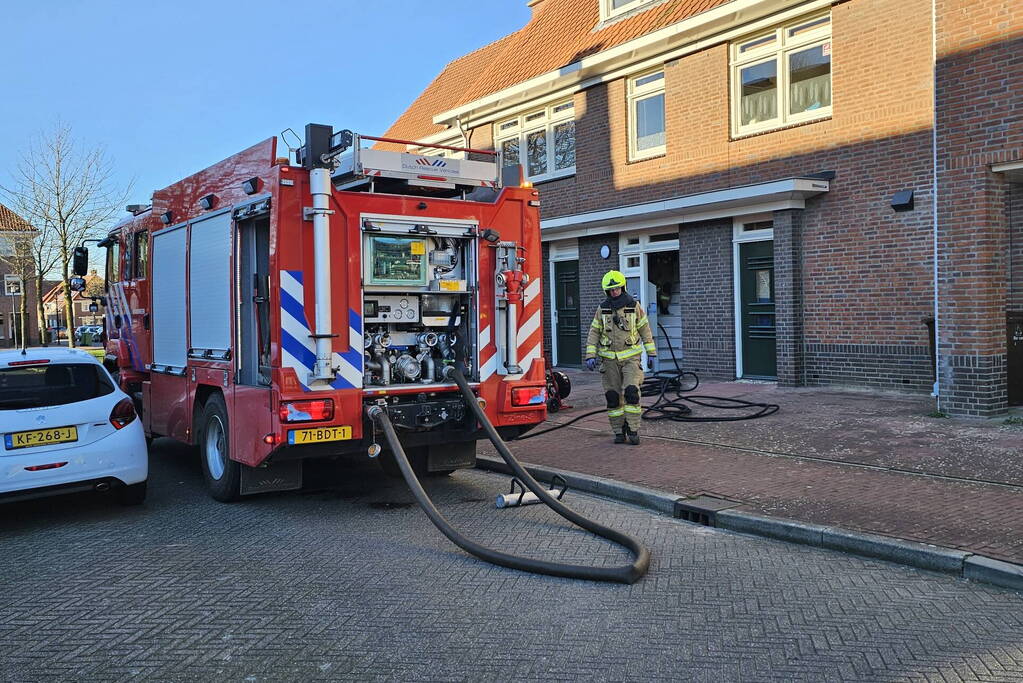 Keukenbrand in woning geblust door brandweer