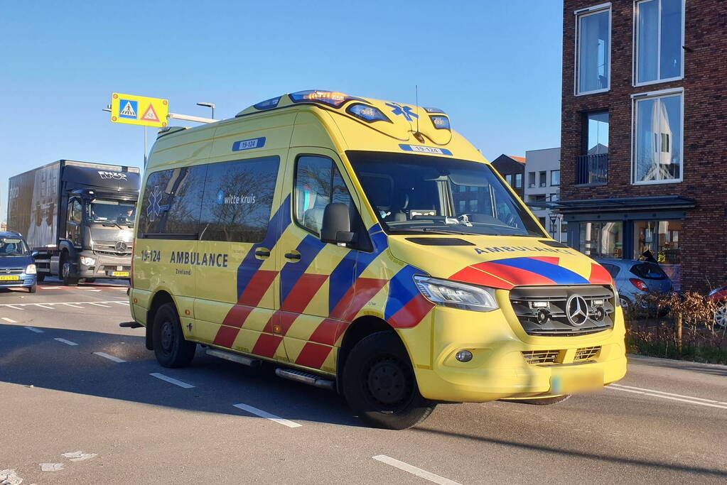 Fietser gewond bij aanrijding op oversteekplaats