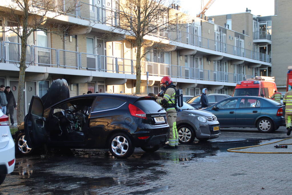 Auto flink beschadigd bij brand