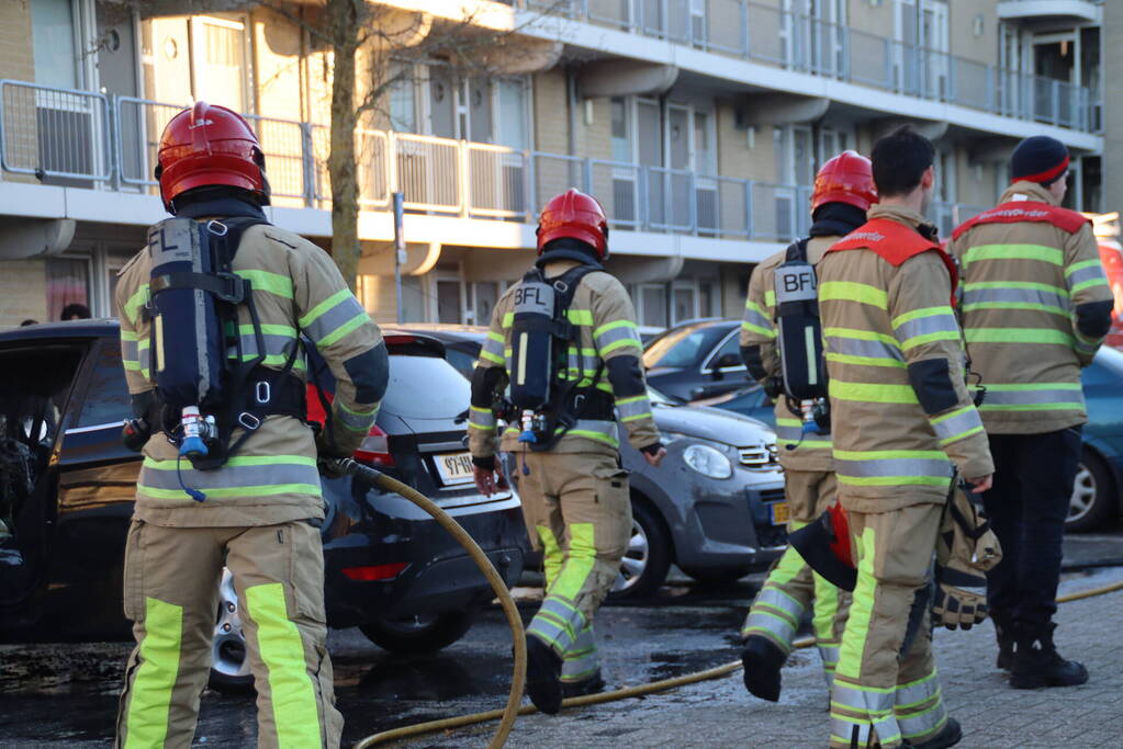 Auto flink beschadigd bij brand