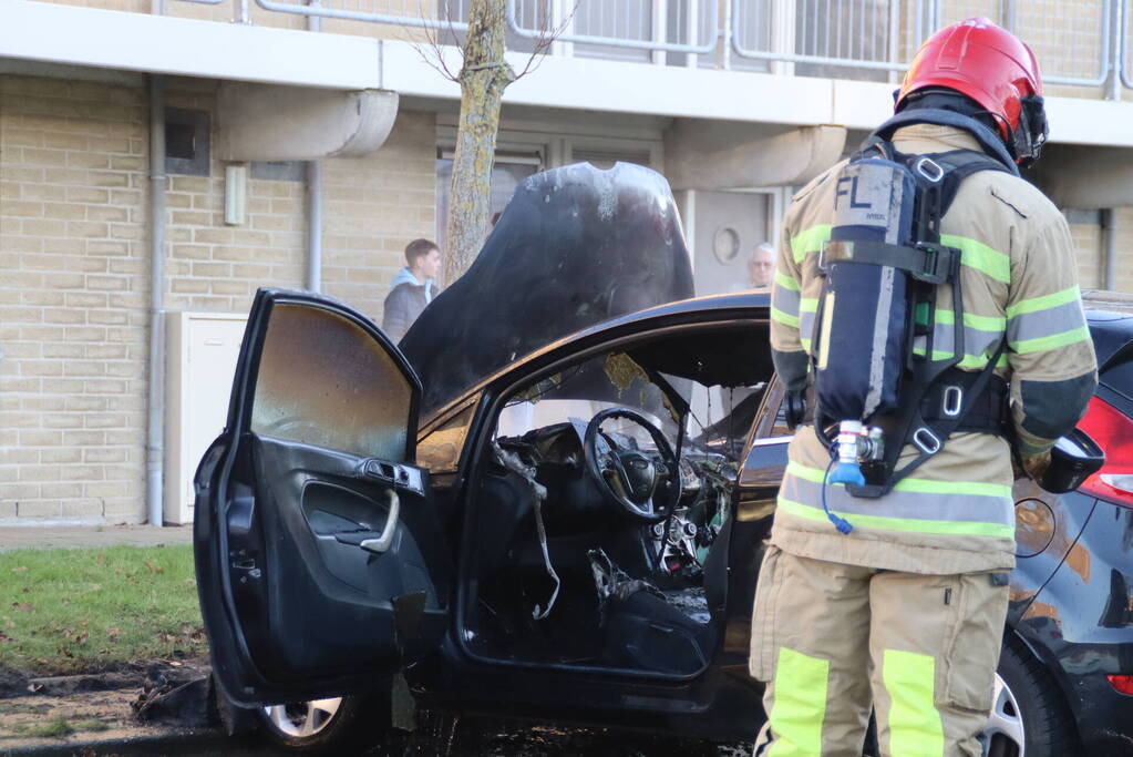 Auto flink beschadigd bij brand